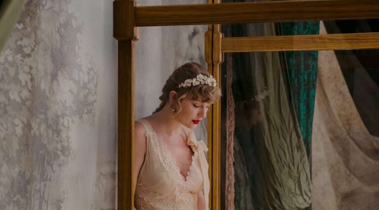 Taylor Swift - New Album-Evermore